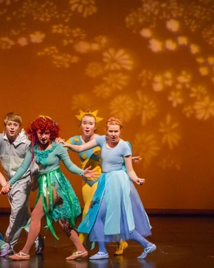 Irving Berlin's Holiday Inn Ivins
